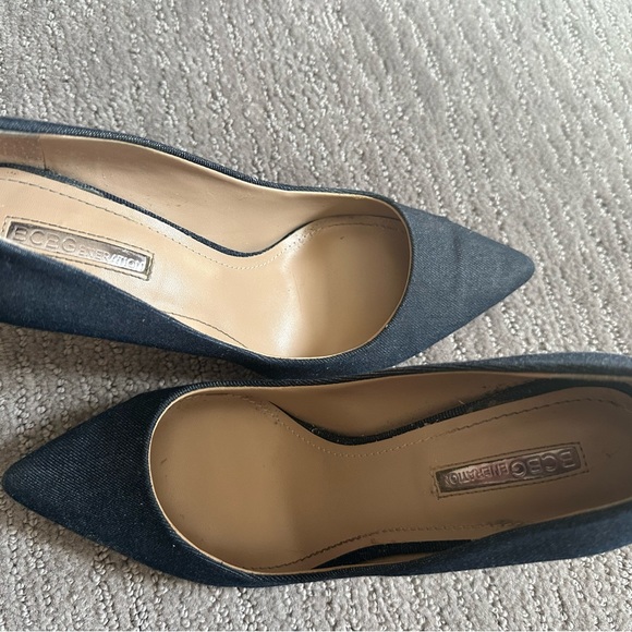 Size 6, bcbg pumps in faux denim-color. - Picture 6 of 6